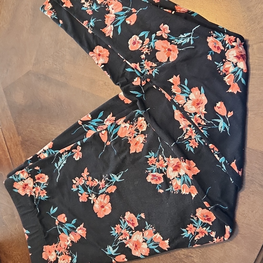 Maurices Black Floral Leggings Size L